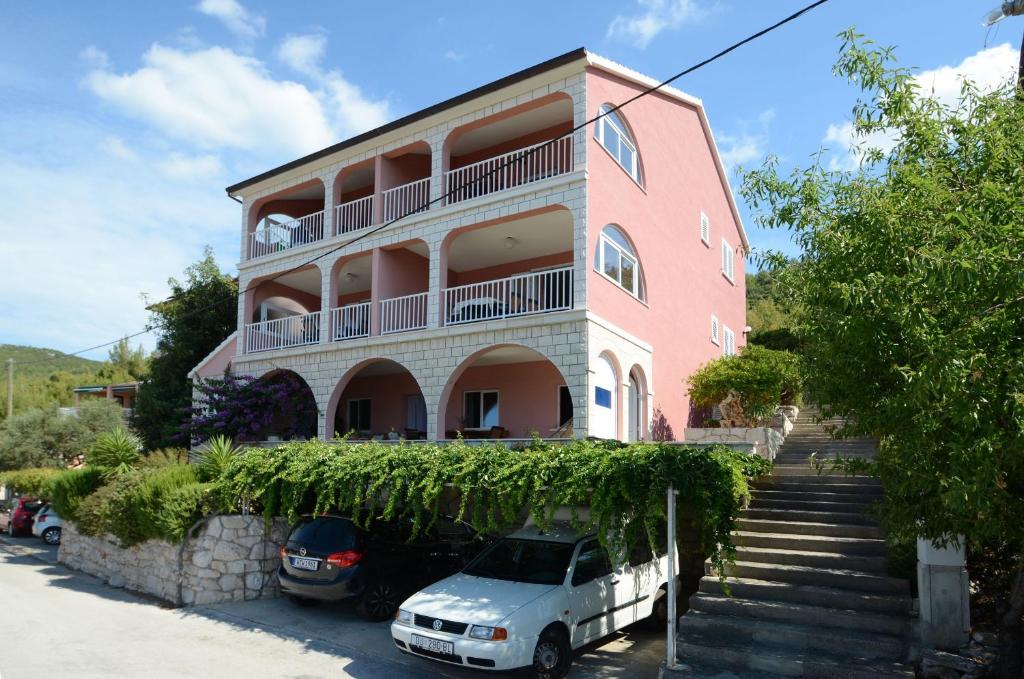 Budova, kde se apartmán nachází