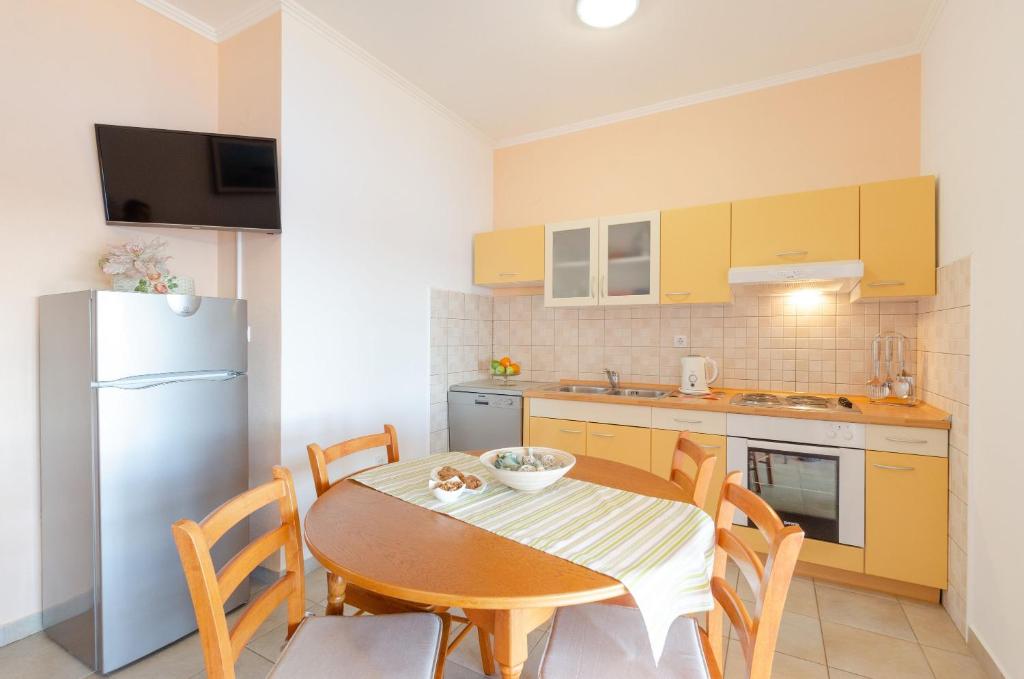 Kuchyň nebo kuchyňský kout v ubytování Apartments by the sea Karbuni, Korcula - 13217