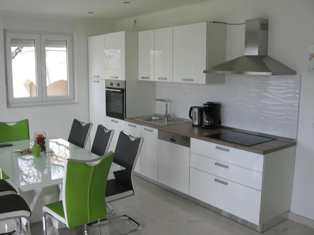 Fotografie z fotogalerie ubytování Apartments by the sea Povile, Novi Vinodolski - 13294 v destinaci Novi Vinodolski