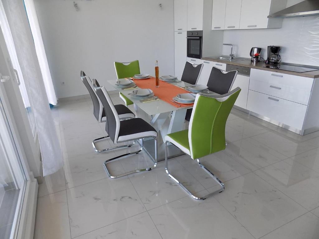 Fotografie z fotogalerie ubytování Apartments by the sea Povile, Novi Vinodolski - 13294 v destinaci Novi Vinodolski