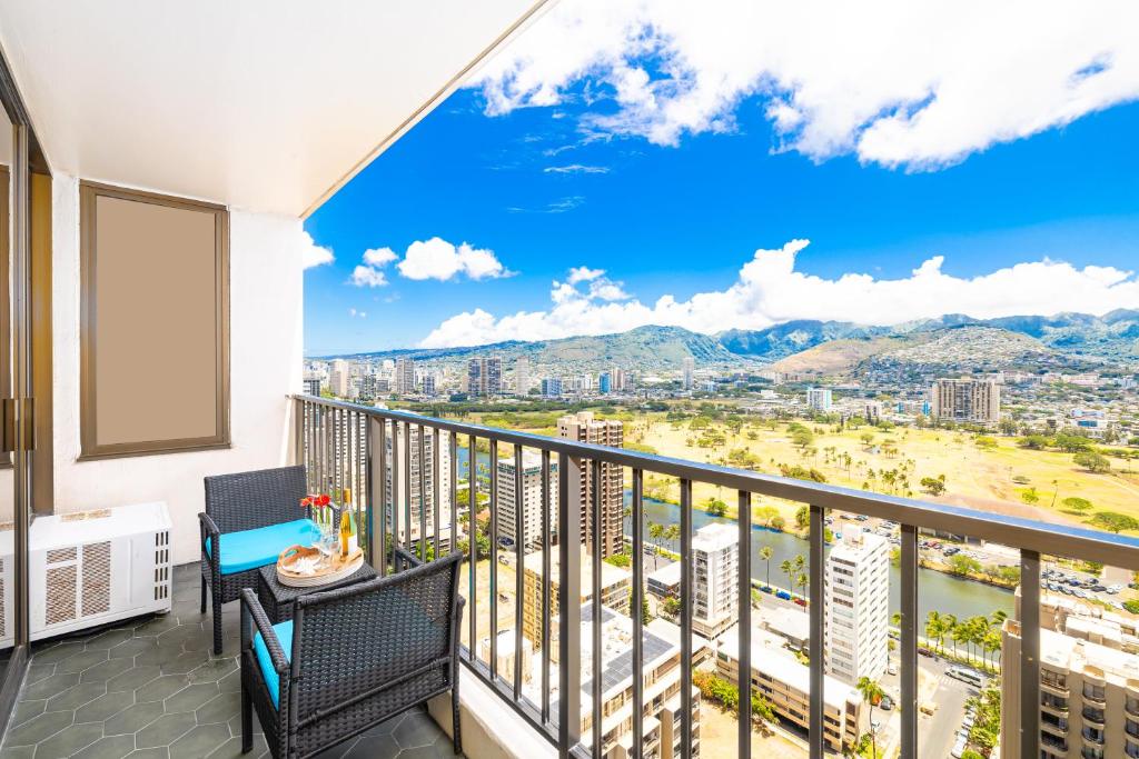 Tropical Retreat Near Waikiki Beach with Parking - Apartamento De Una Habitación