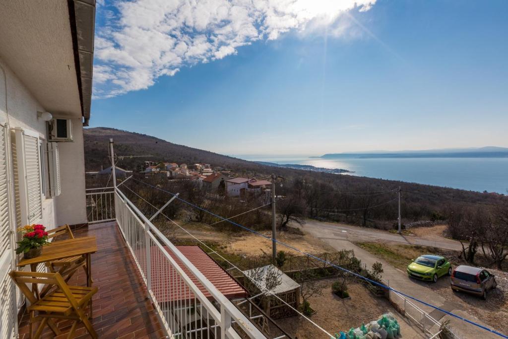 Apartments with parking space Crikvenica - 13450