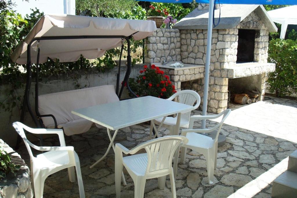 Fotografia z galérie ubytovania Apartments by the sea Petrcane, Zadar - 13490 v destinácii Petrcane