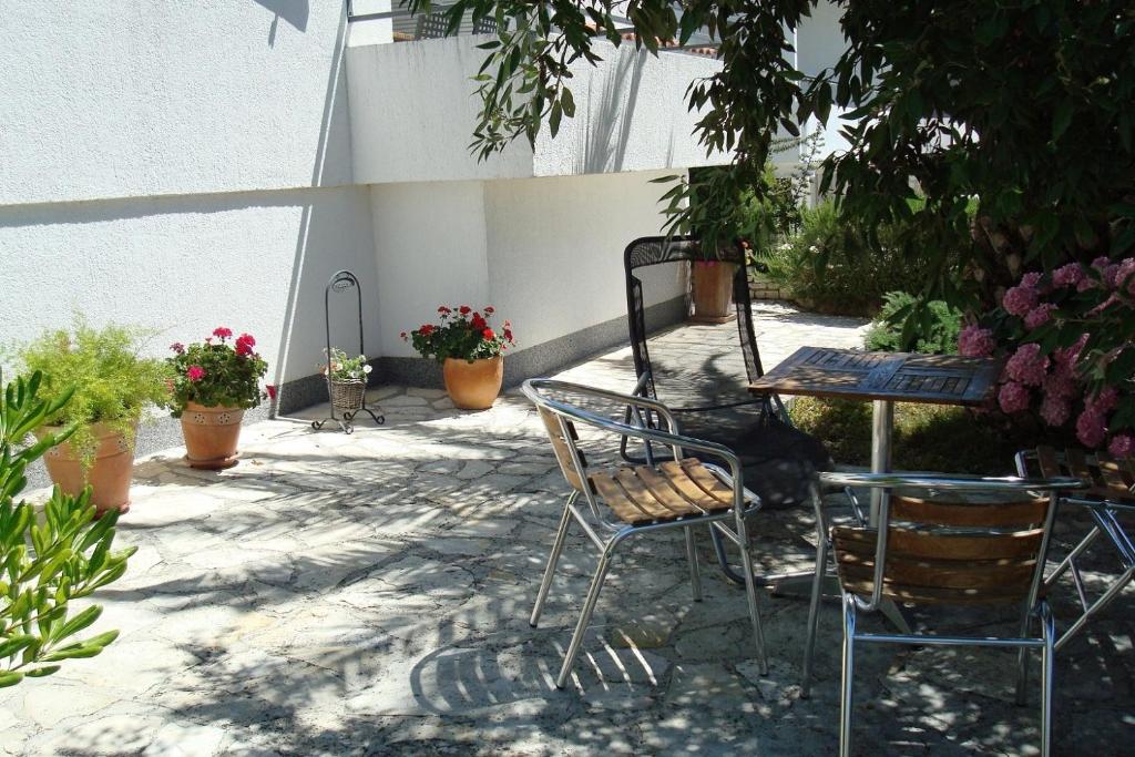 Fotografia z galérie ubytovania Apartments by the sea Petrcane, Zadar - 13490 v destinácii Petrcane