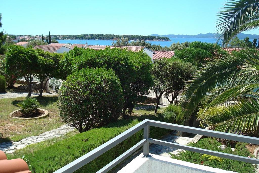 Fotografia z galérie ubytovania Apartments by the sea Petrcane, Zadar - 13490 v destinácii Petrcane