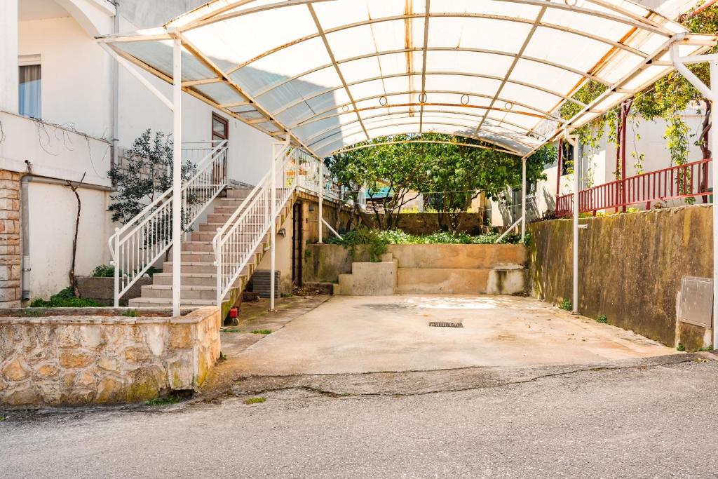 Fotografia z galérie ubytovania Apartments with parking spaces Jelsa, Hvar - 13513 v destinácii Jelsa