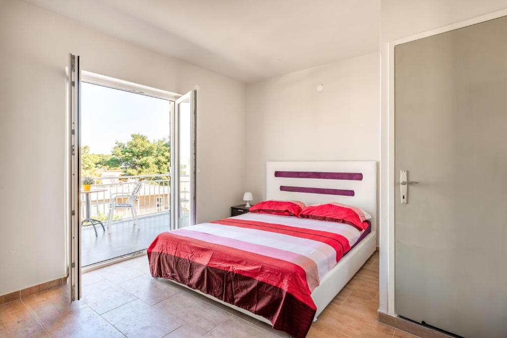 Posteľ alebo postele v izbe v ubytovaní Apartments with parking spaces Jelsa, Hvar - 13513
