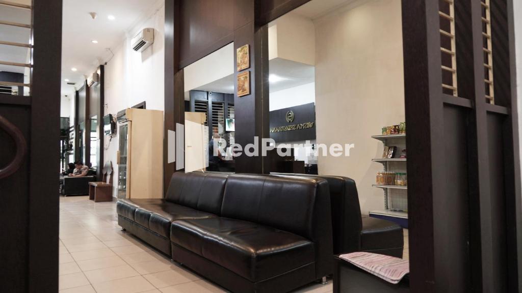 Posezení v ubytování Wisma Sederhana Medan Mitra RedDoorz