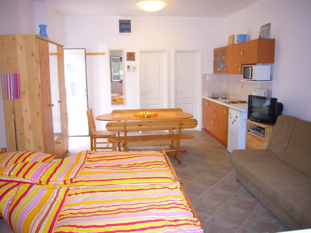 Fotografie z fotogalerie ubytování Family friendly apartments with a swimming pool Jadranovo, Crikvenica - 13593 v destinaci Jadranovo