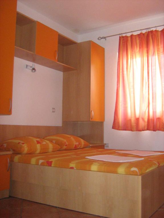 Apartments by the sea Gradac, Makarska - 13681 - Two-Bedroom Apartment