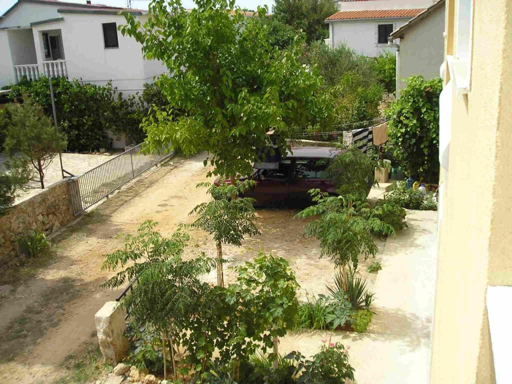 Vonkajšia záhrada v ubytovaní Apartment Vir 13686b
