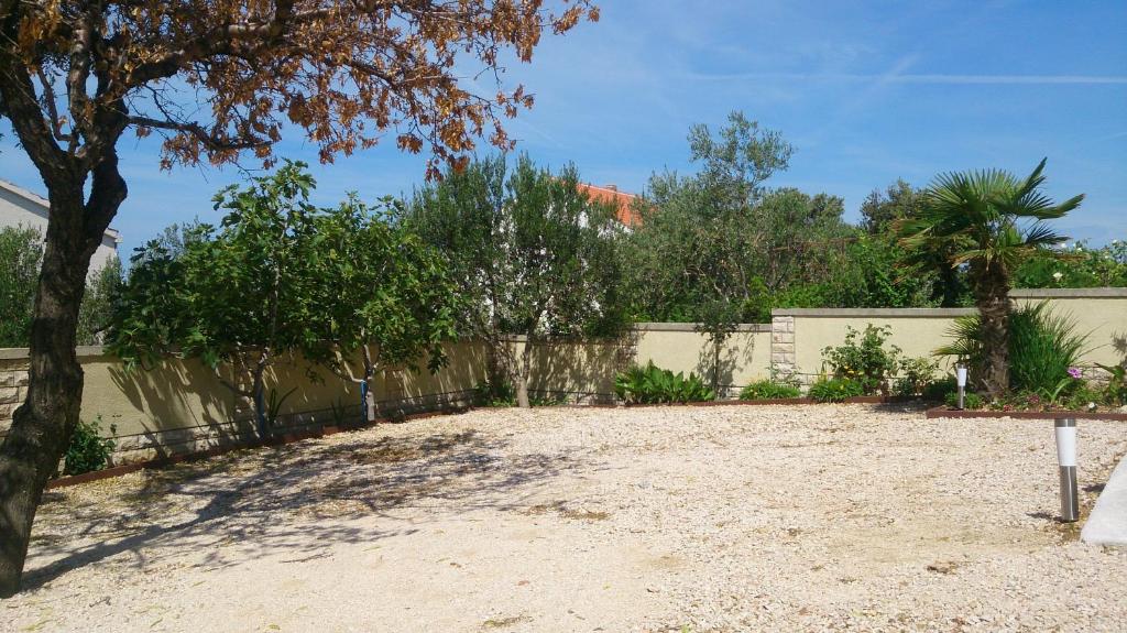 Zdjęcie z galerii obiektu Apartment Mandre 12409c w mieście Kolan
