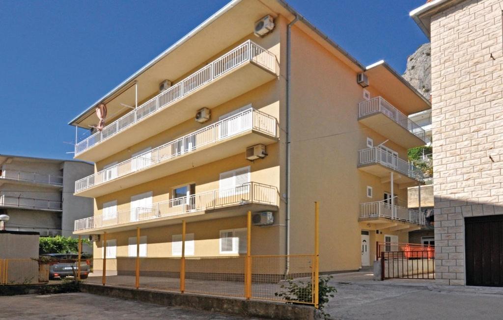 Fotografia z galérie ubytovania Apartments with a parking space Omis - 14625 v Omise