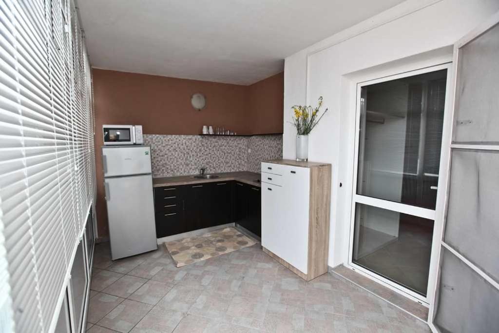 Kuchnia lub aneks kuchenny w obiekcie Apartments by the sea Pakostane, Biograd - 14658