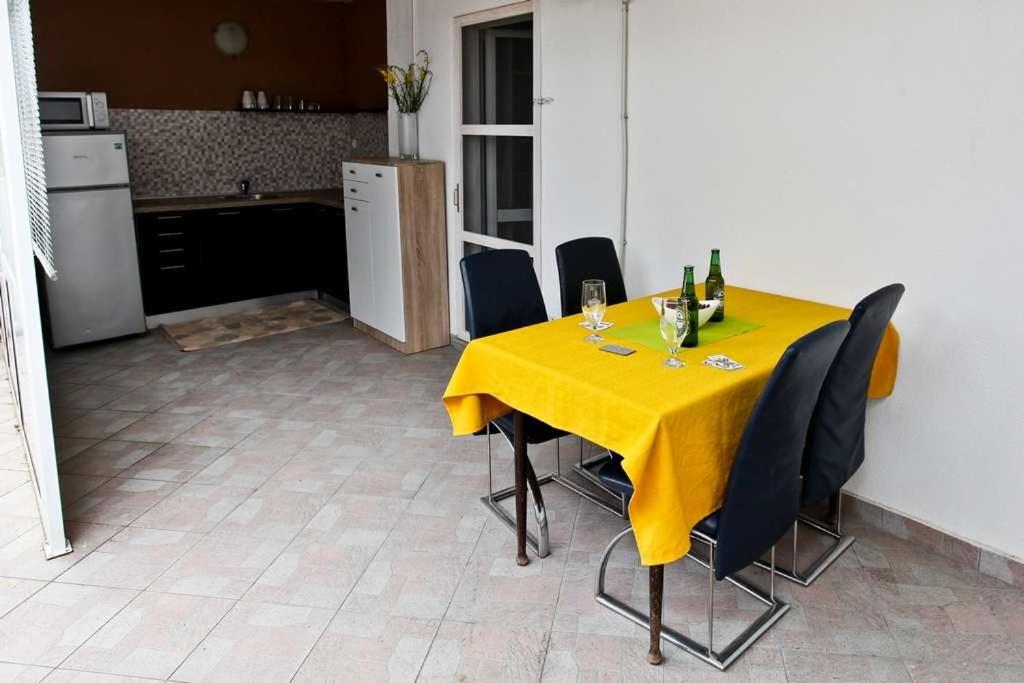 Kuchnia lub aneks kuchenny w obiekcie Apartments by the sea Pakostane, Biograd - 14658
