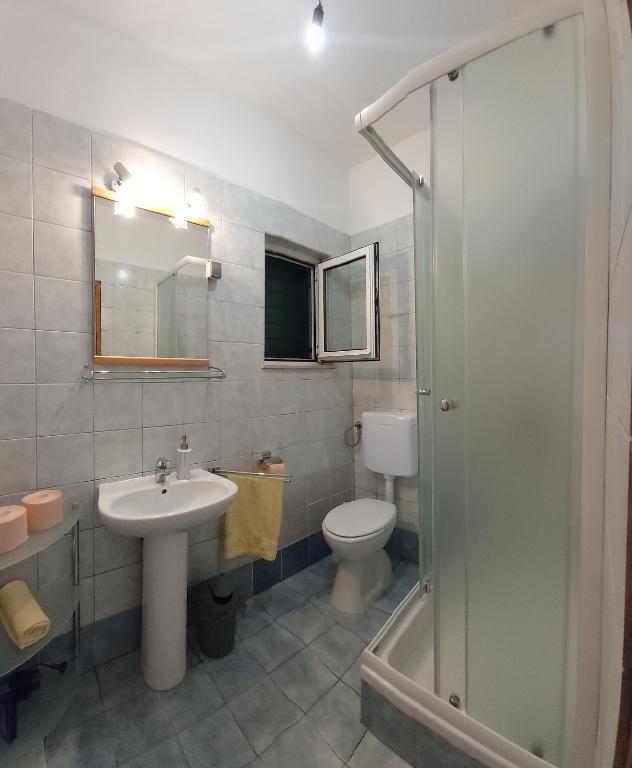Zdjęcie z galerii obiektu Seaside holiday house Tkon, Pasman - 14664 w mieście Tkon