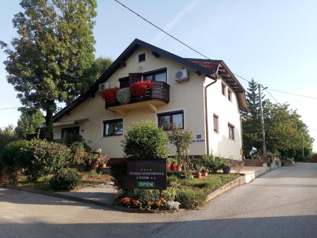 Fotografia z galérie ubytovania Apartments and rooms with parking space Seliste Dreznicko, Plitvice - 14671 v Rakovici