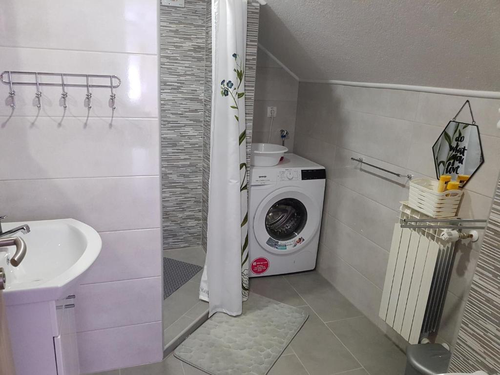 Fotografie z fotogalerie ubytování Apartments and rooms with parking space Seliste Dreznicko, Plitvice - 14671 v destinaci Rakovica