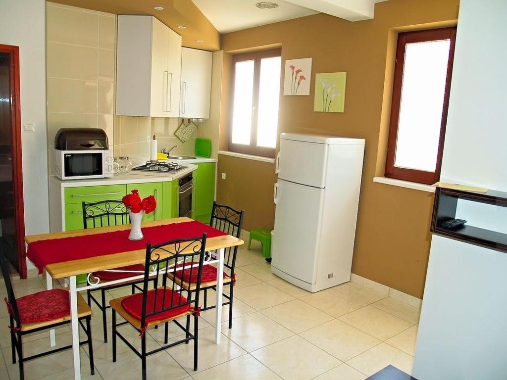 Fotografie z fotogalerie ubytování Family friendly seaside apartments Preko, Ugljan - 14692 v destinaci Preko
