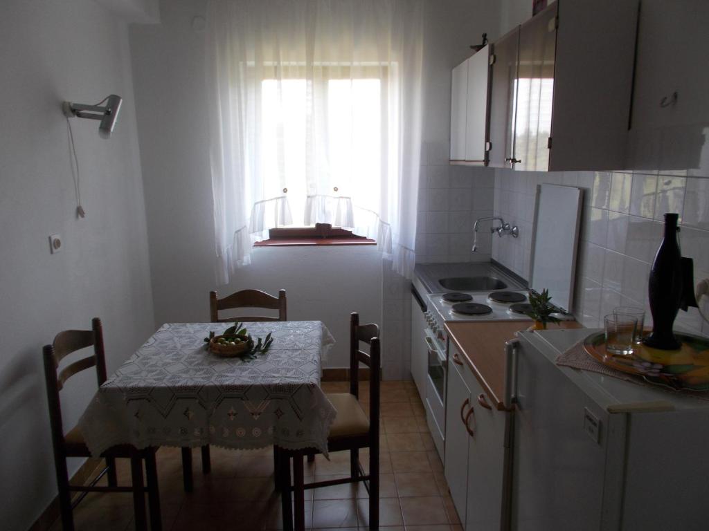 Fotografie z fotogalerie ubytování Apartments for families with children Pasman - 14788 v destinaci Mali Pašman