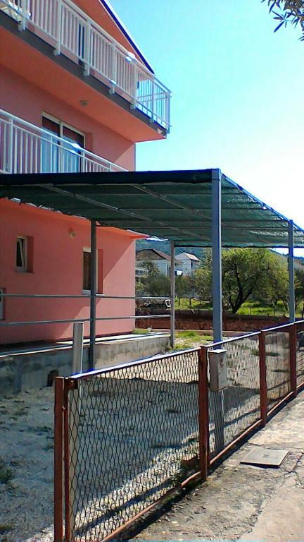 Budova, v ktorej sa apartmán nachádza