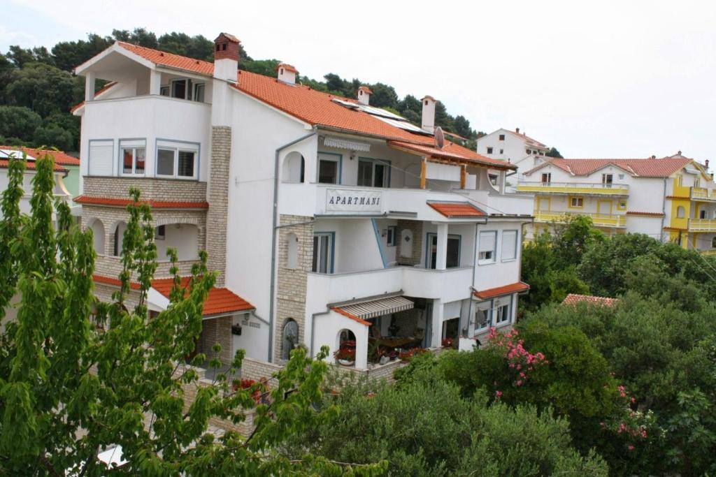 Budova, kde se apartmán nachází