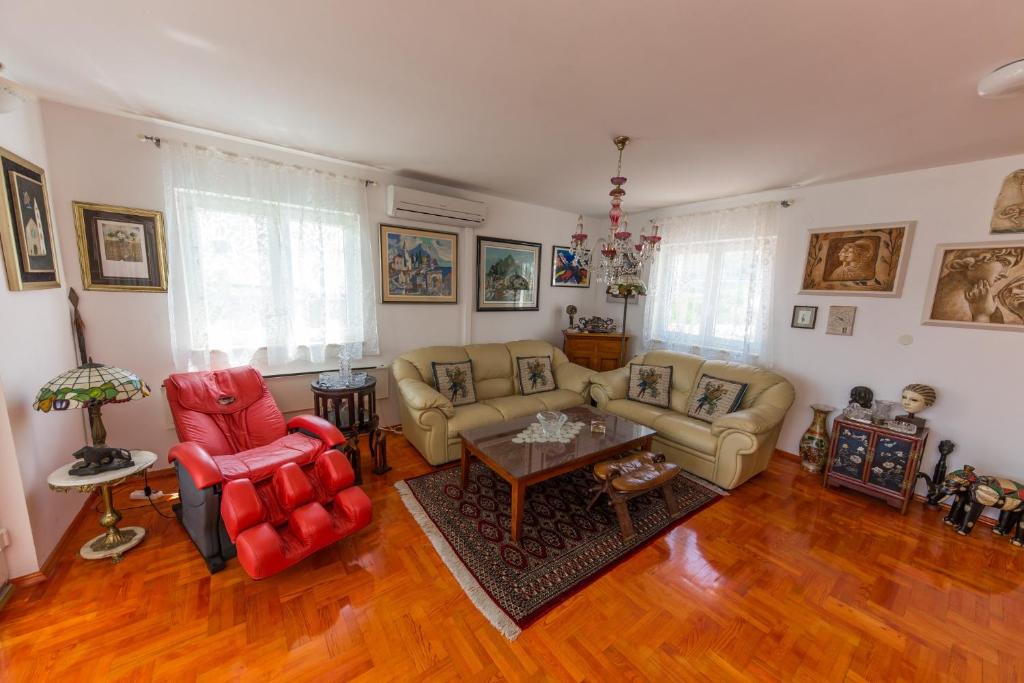 Posedenie v ubytovaní Apartment Arbanija 14825b