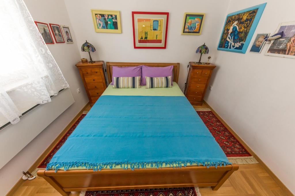 Posteľ alebo postele v izbe v ubytovaní Apartment Arbanija 14825b