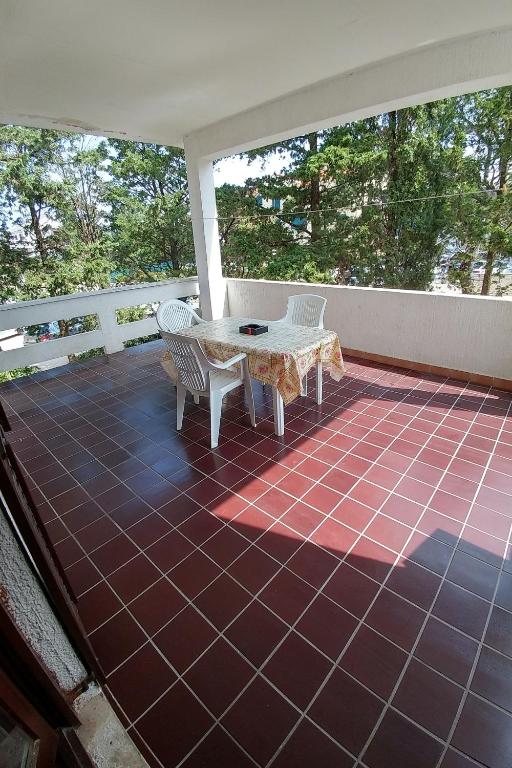 Balkon lub taras w obiekcie Apartment Novalja 13006c