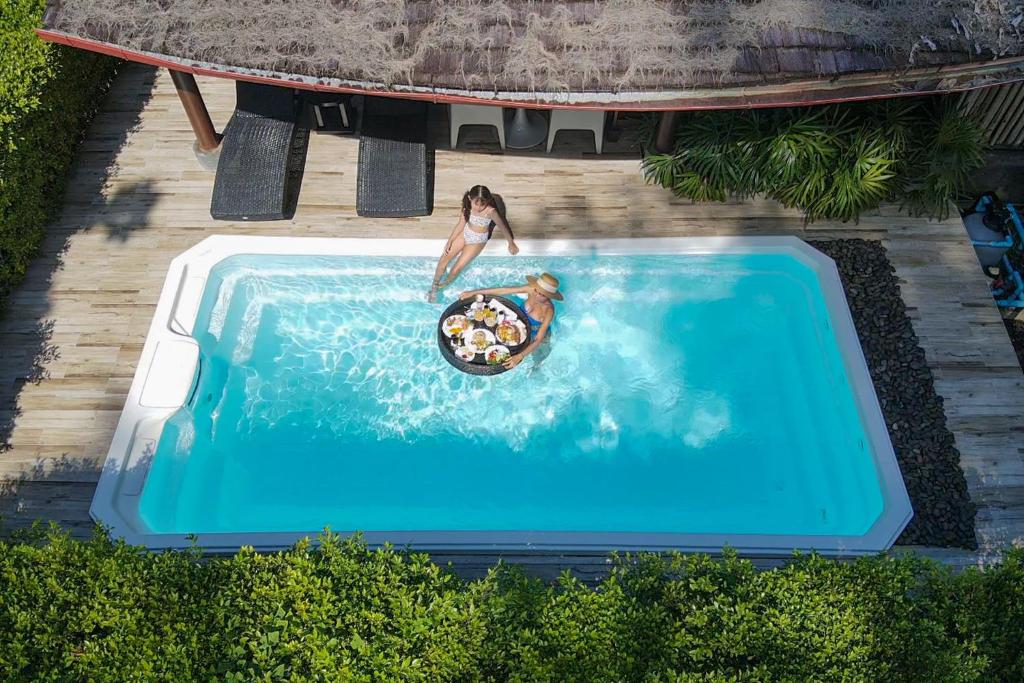 Bazén v ubytování Twin Lotus Resort and Spa - SHA Plus - Adult Only "November - April" nebo v jeho okolí