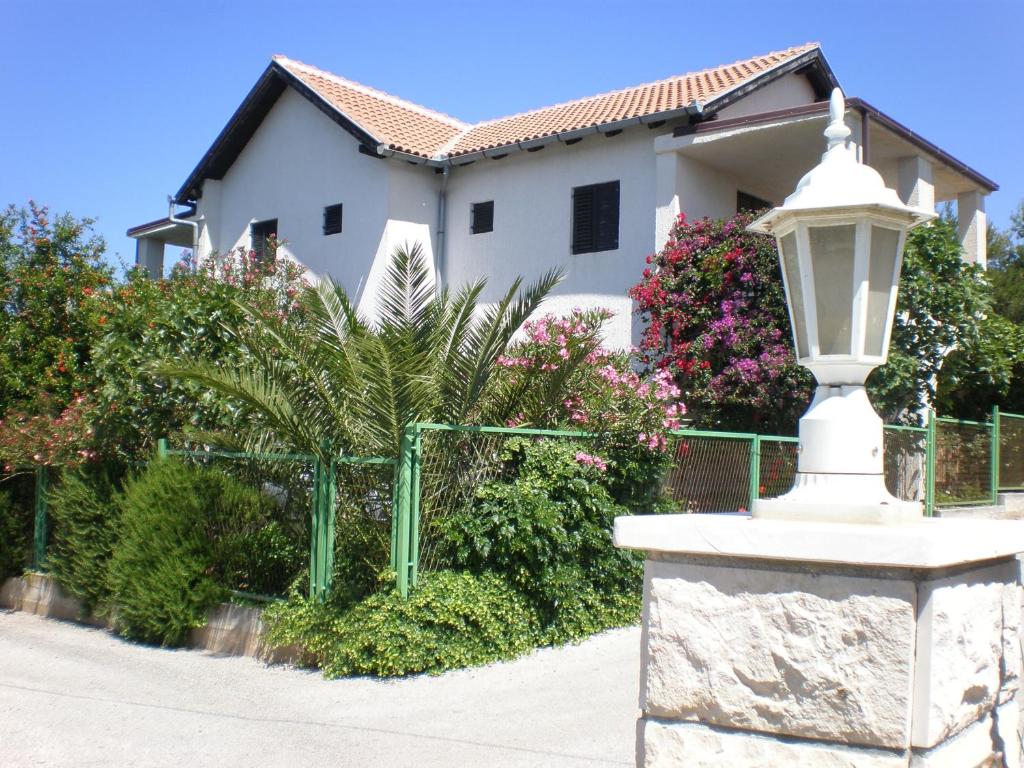 a house with a street light in front of it at Apartments with a parking space Milna, Brac - 14961 in Milna