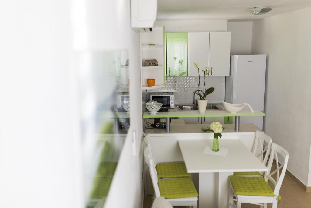 Fotografia z galérie ubytovania Apartments by the sea Podstrana, Split - 14982 v destinácii Podstrana