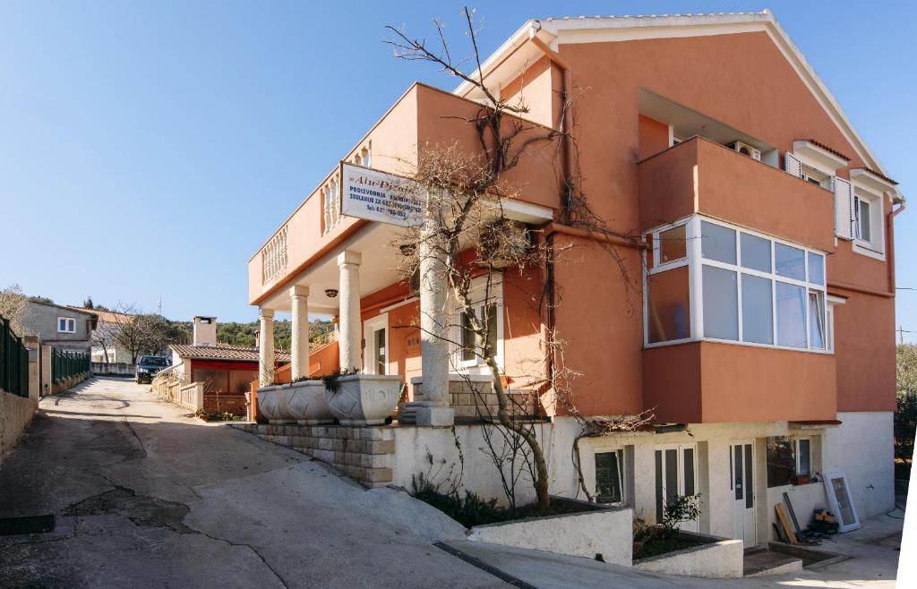 Fotografia z galérie ubytovania Apartment Preko 14985b v destinácii Preko