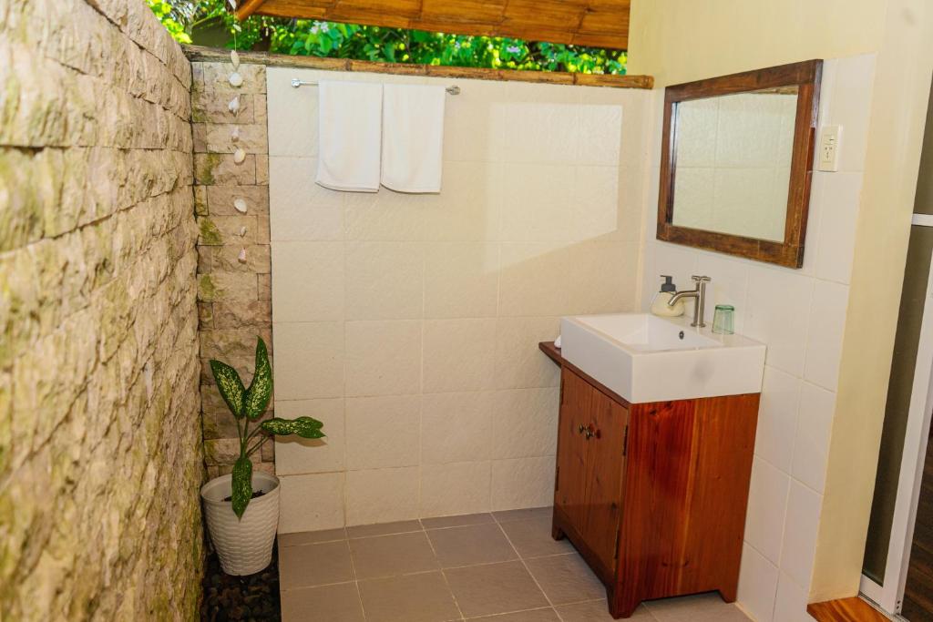 Balai sa Baibai - Queen Room Mit Poolblick