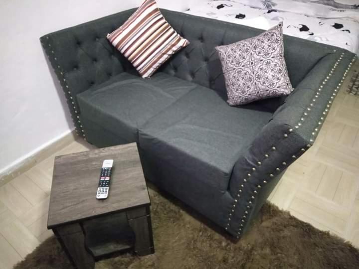 Lux Suites Shooters Apartments Utawala - 女王工作室