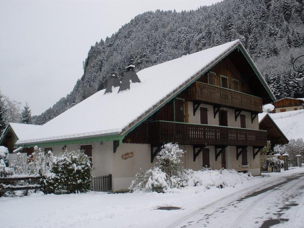 Spacious Ski Chalet In Traditional French Village, sleeps 8, Four Star with fibre broadband saat musim dingin