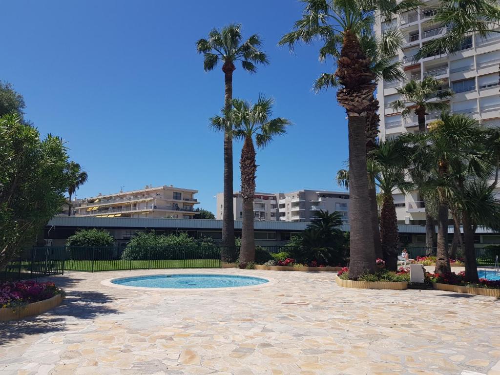 Bazén v ubytovaní 4P, Piscine, Tennis, Wifi, Proche Centre et Plages alebo v jeho blízkosti