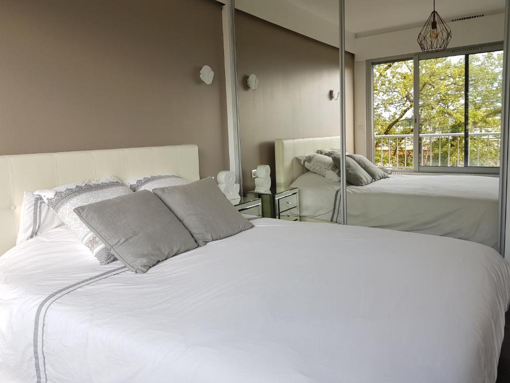 Posteľ alebo postele v izbe v ubytovaní 4P, Piscine, Tennis, Wifi, Proche Centre et Plages