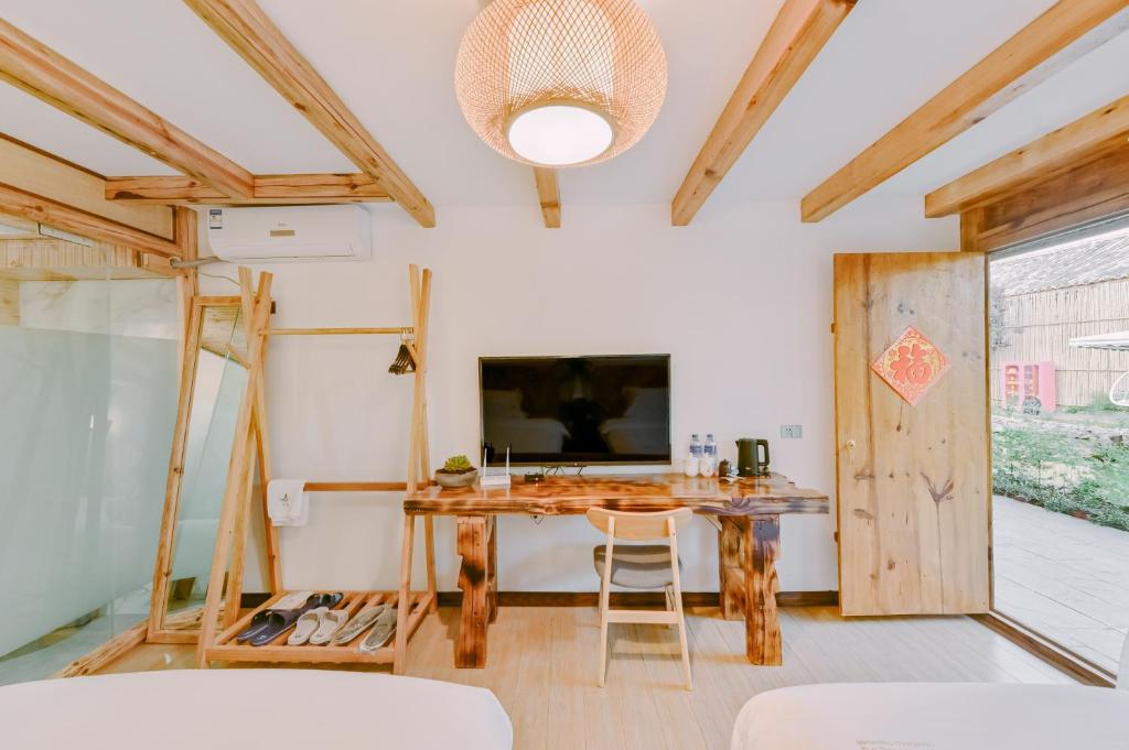 TV a/nebo společenská místnost v ubytování Swallow Nest Guesthouse