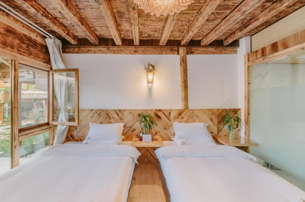 Postel nebo postele na pokoji v ubytování Swallow Nest Guesthouse