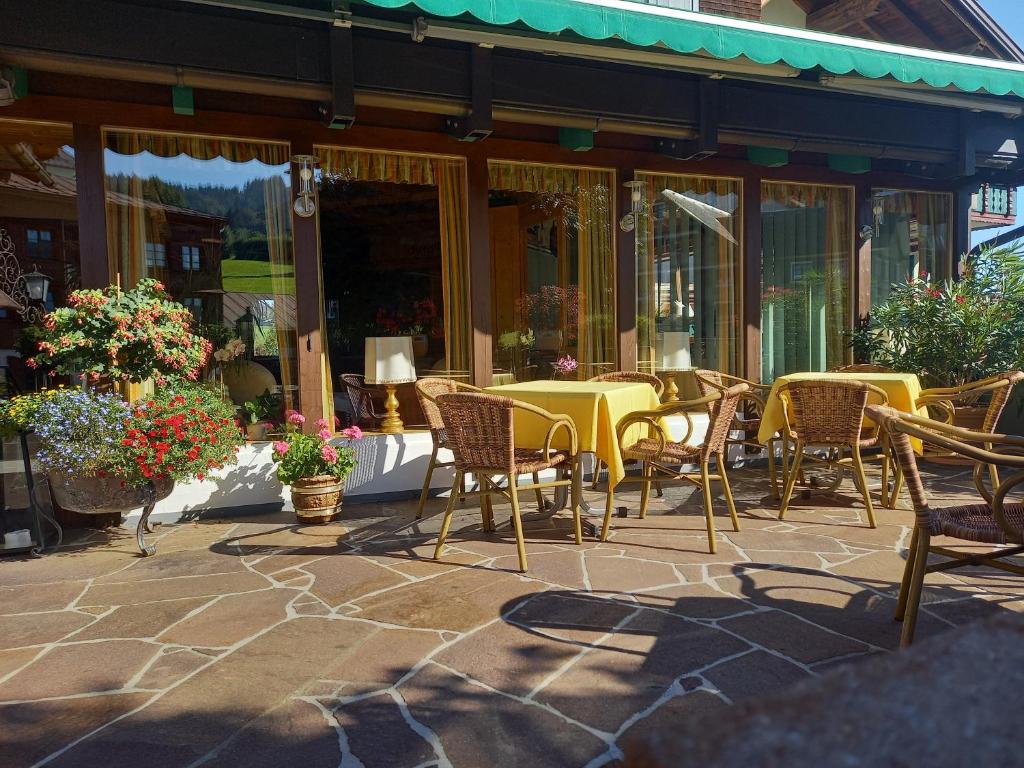 Patio nebo venkovní prostory v ubytování Schedlers Löwenhotel-GARNI