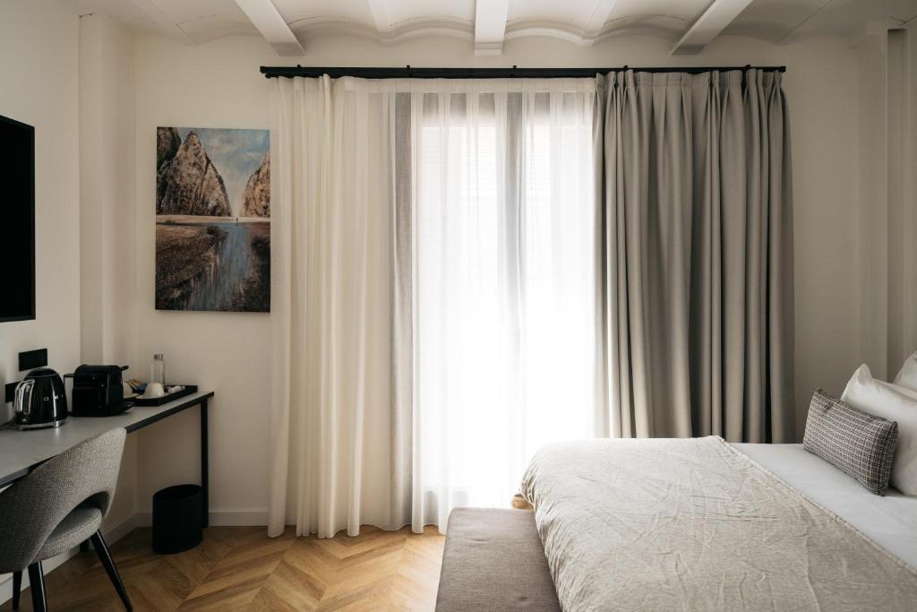 Boutique Hotel Petit Montisión - Resim 32