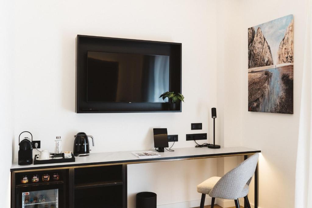 Boutique Hotel Petit Montisión - Resim 25