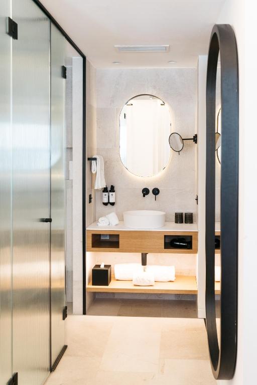 Boutique Hotel Petit Montisión - Resim 14