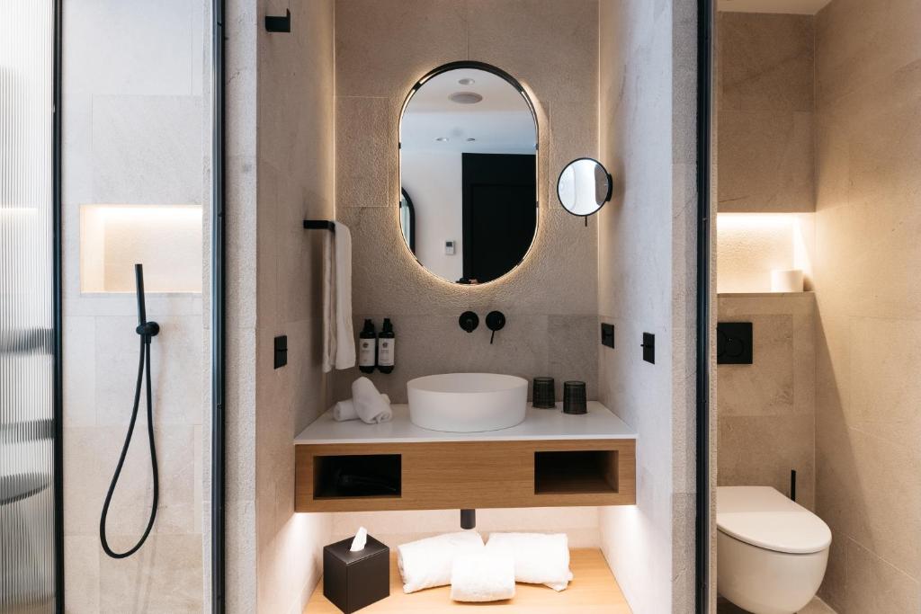 Boutique Hotel Petit Montisión - Resim 3