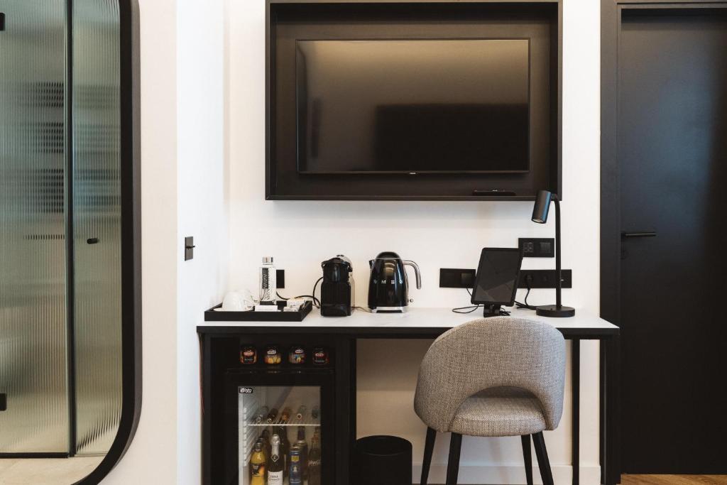 Boutique Hotel Petit Montisión - Resim 28