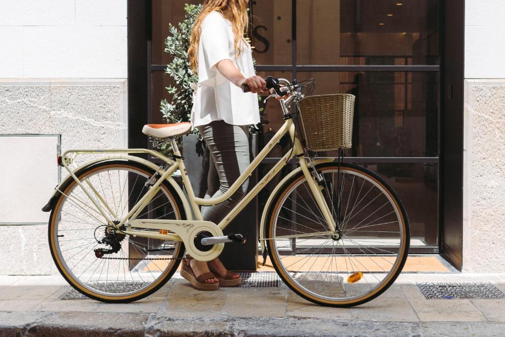 Boutique Hotel Petit Montisión - Resim 30