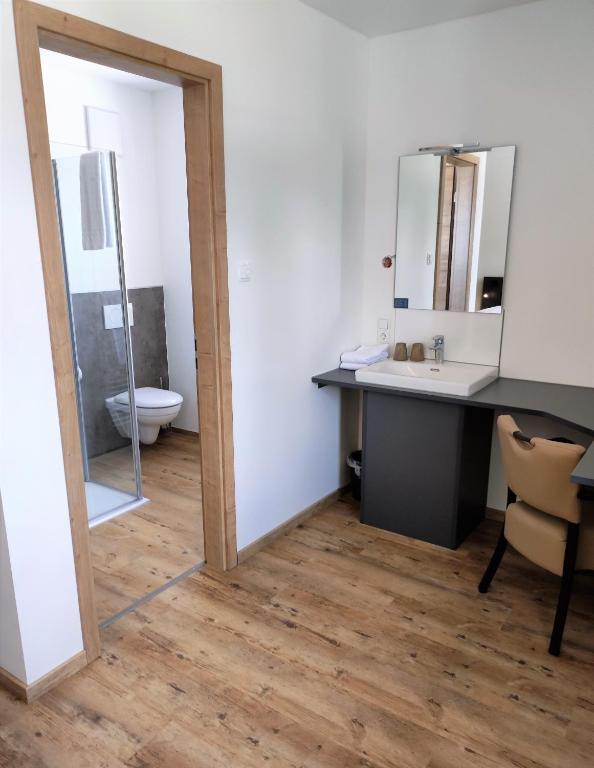 Koupelna v ubytování Hotel Am Gleis 1