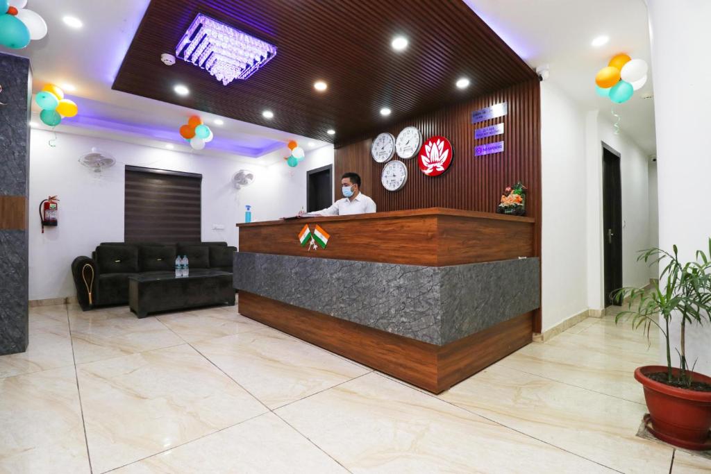 Vstupní hala nebo recepce v ubytování Airport Hotel Shivaka Inn