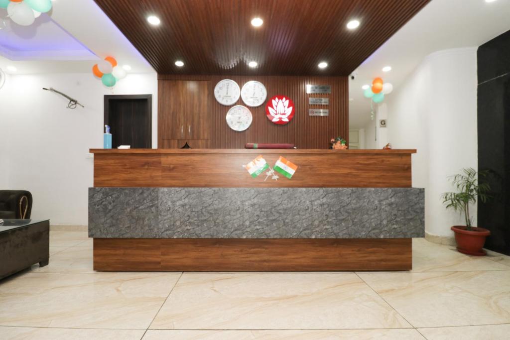 Vstupní hala nebo recepce v ubytování Airport Hotel Shivaka Inn